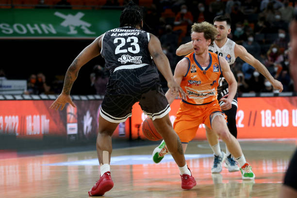 教练和官员 教练和官员